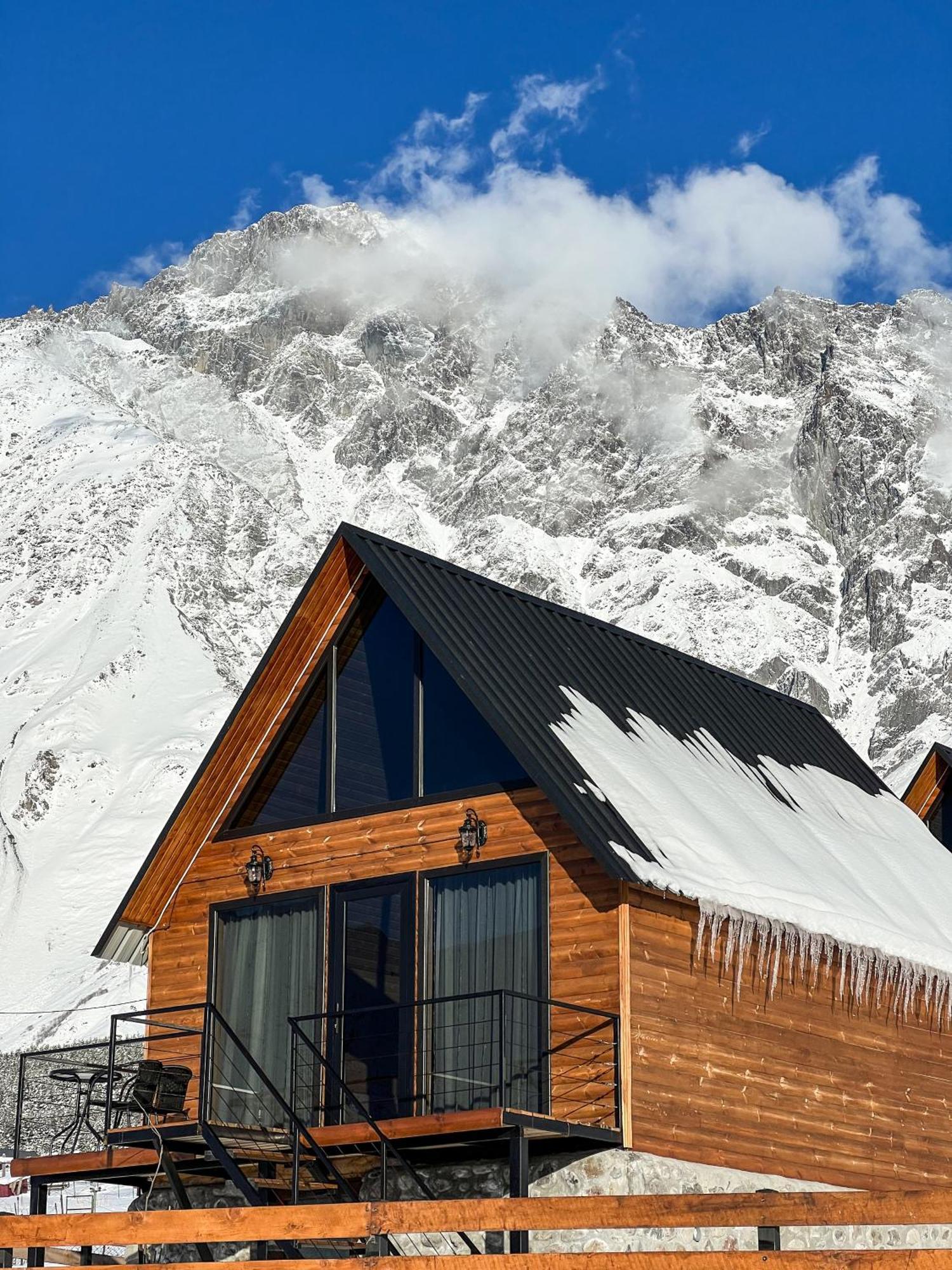 Traveler'S Cottages In Kazbegi מראה חיצוני תמונה