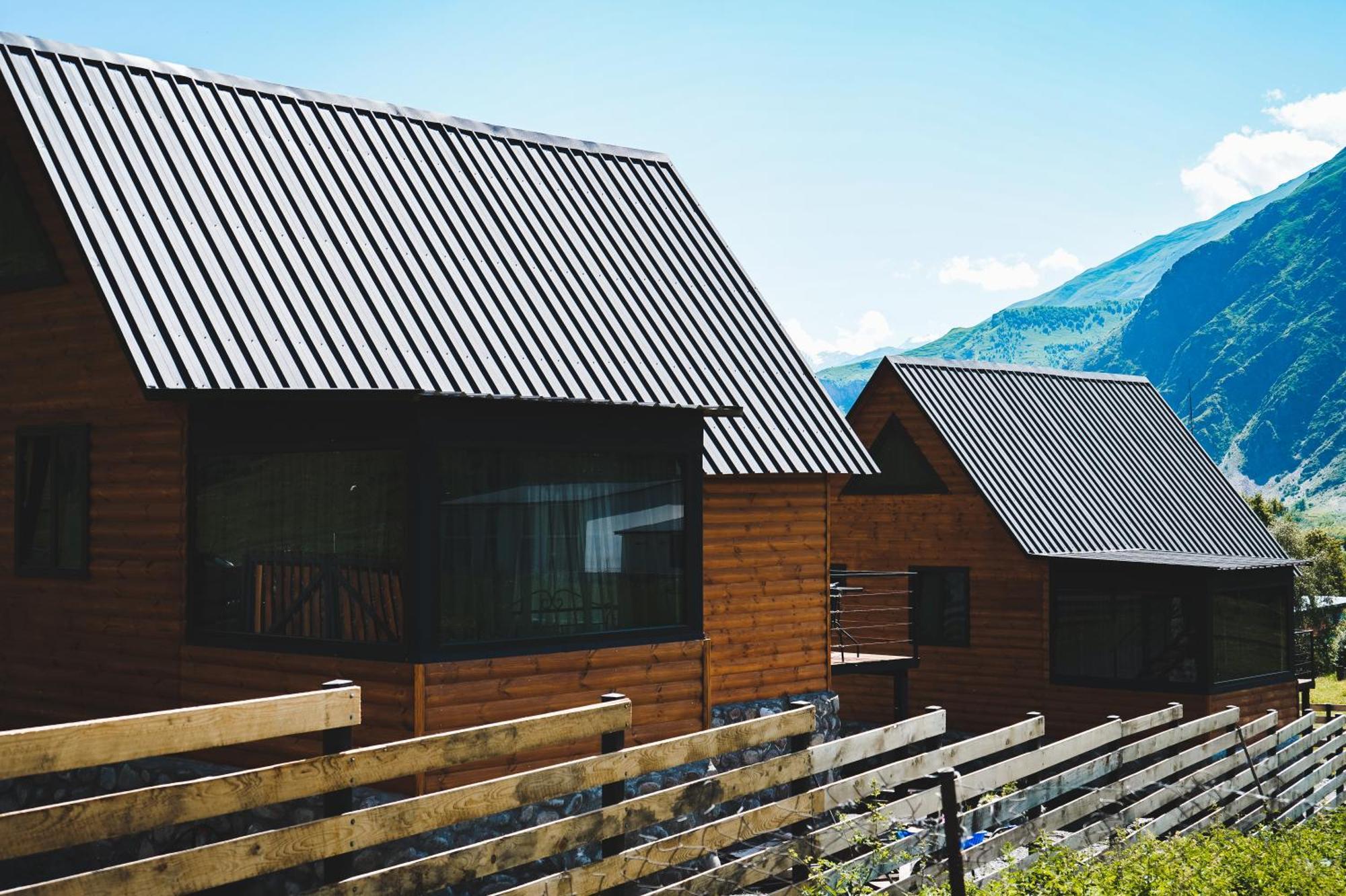 Traveler'S Cottages In Kazbegi מראה חיצוני תמונה