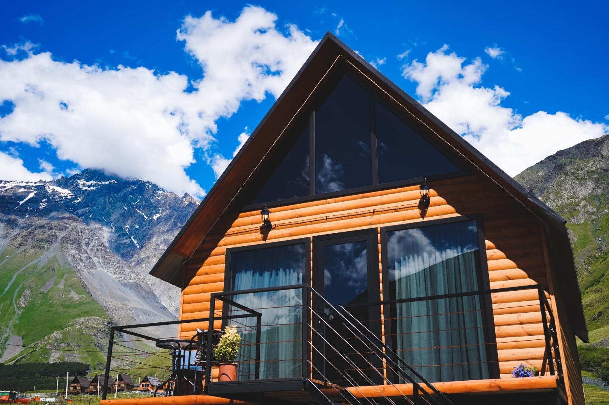 Traveler'S Cottages In Kazbegi מראה חיצוני תמונה