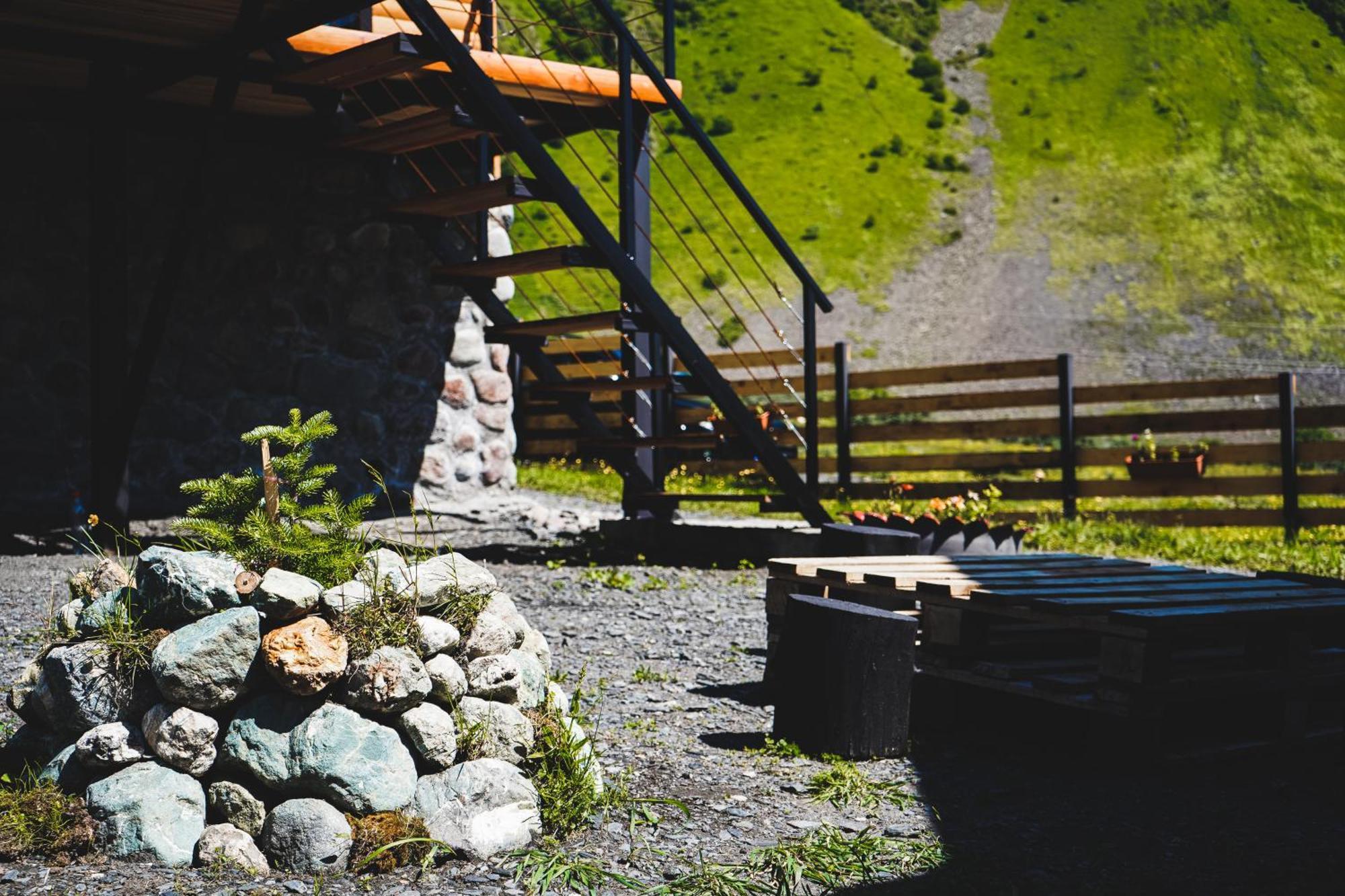 Traveler'S Cottages In Kazbegi מראה חיצוני תמונה