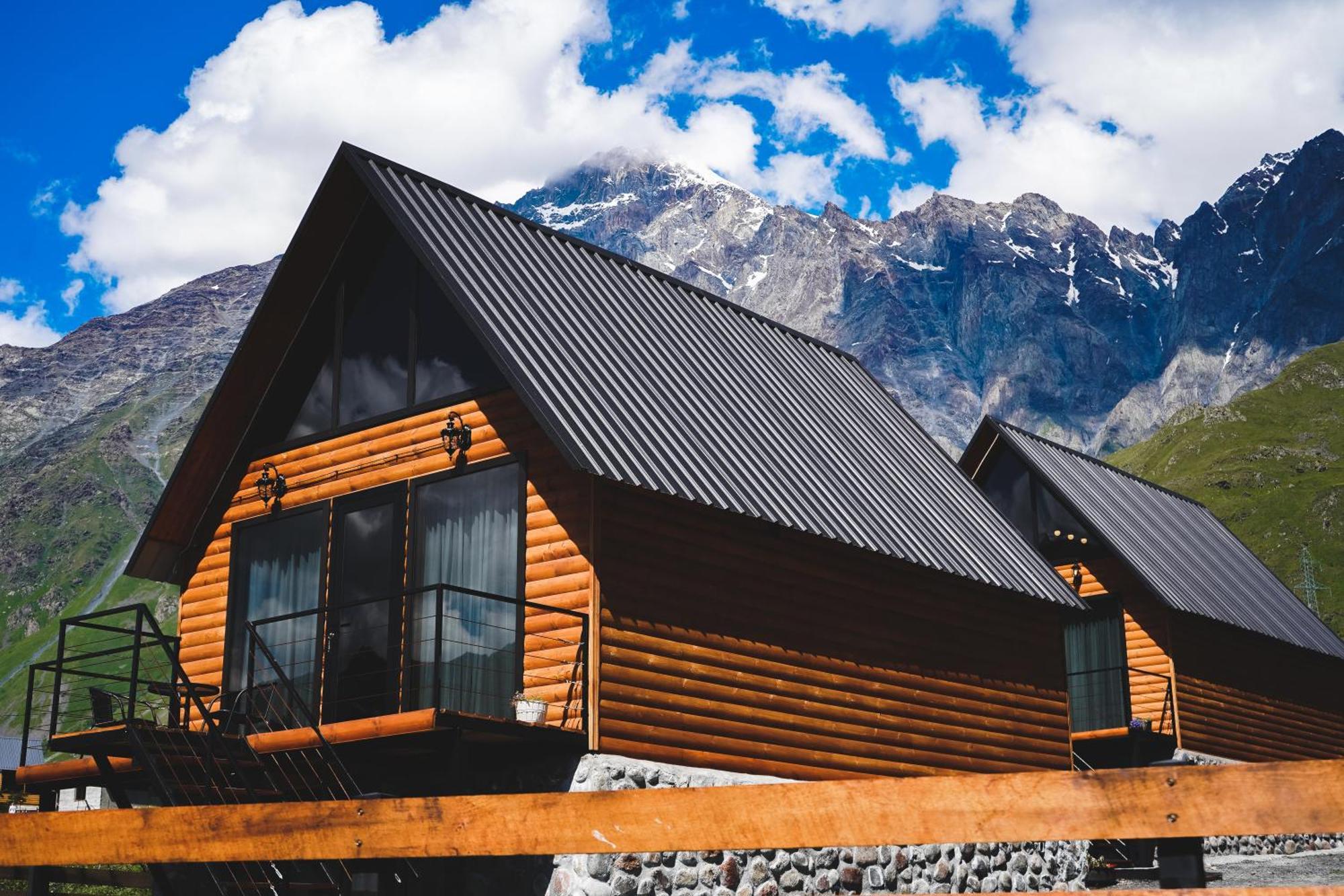 Traveler'S Cottages In Kazbegi מראה חיצוני תמונה