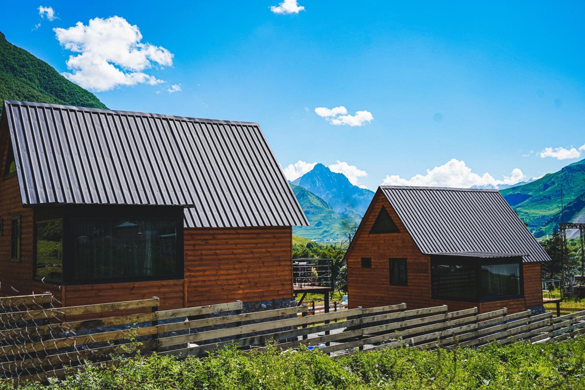 Traveler'S Cottages In Kazbegi מראה חיצוני תמונה