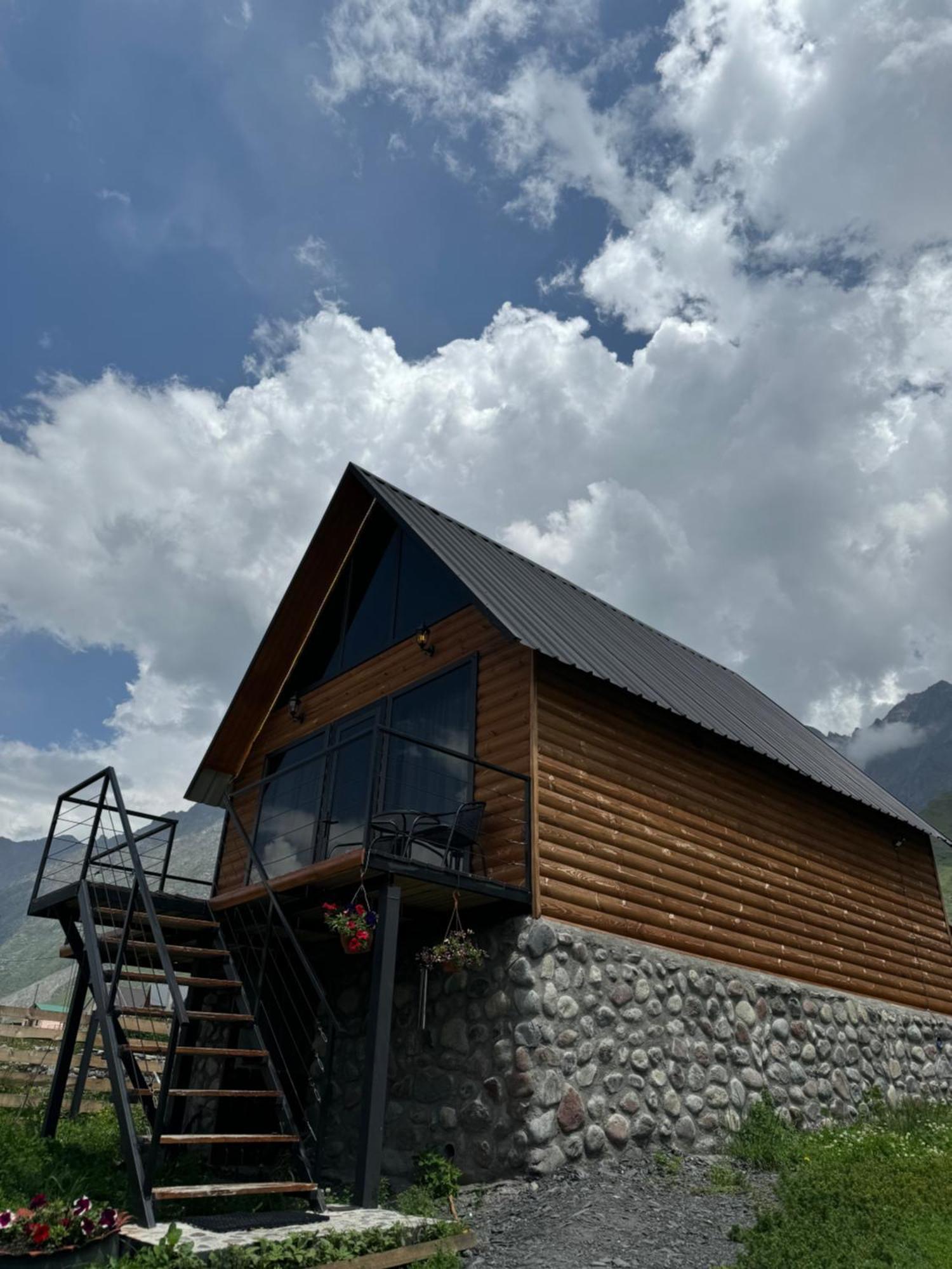 Traveler'S Cottages In Kazbegi מראה חיצוני תמונה